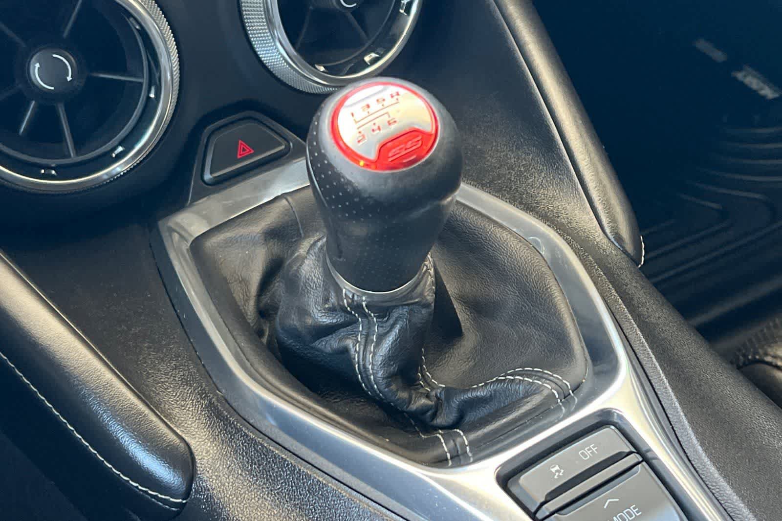 Used 2016 Chevrolet Camaro SS RWD image 28