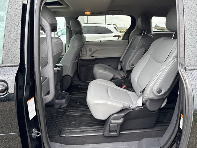 Used 2023 Toyota Sienna XLE FWD image 17