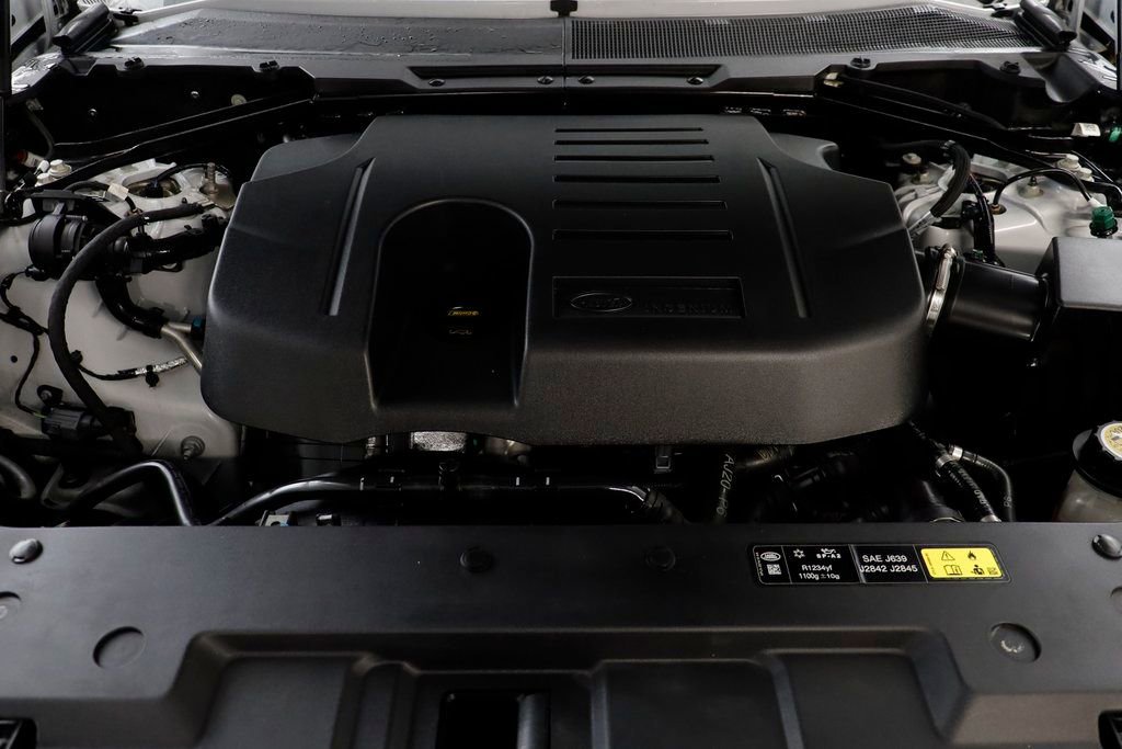 Used 2023 Land Rover Defender 130 X-Dynamic SE image 25