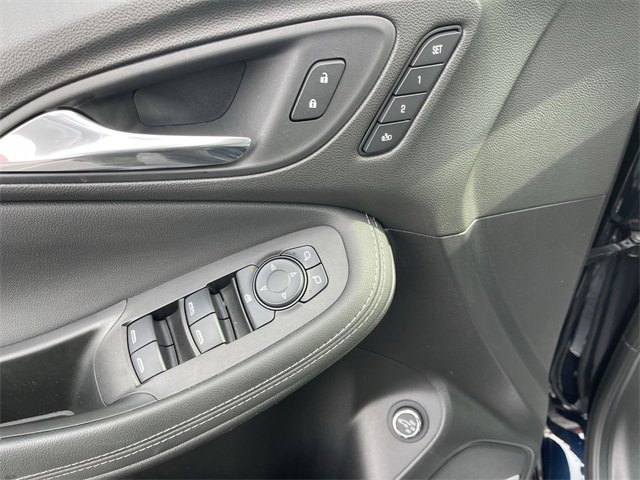 Used 2021 Buick Encore GX Essence w/ Advanced Technology Package image 13