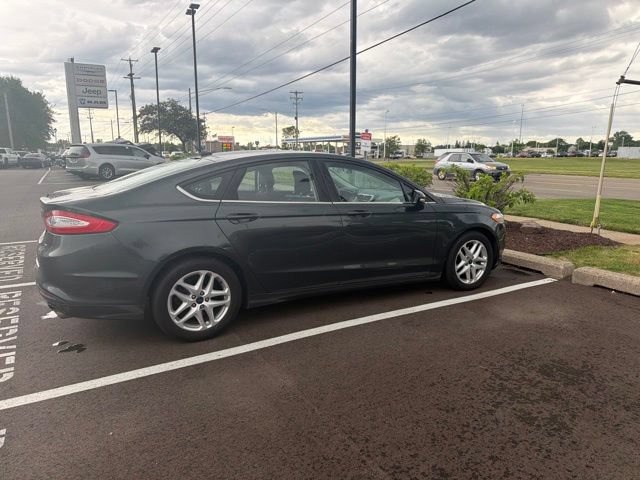 Used 2015 Ford Fusion SE FWD image 2
