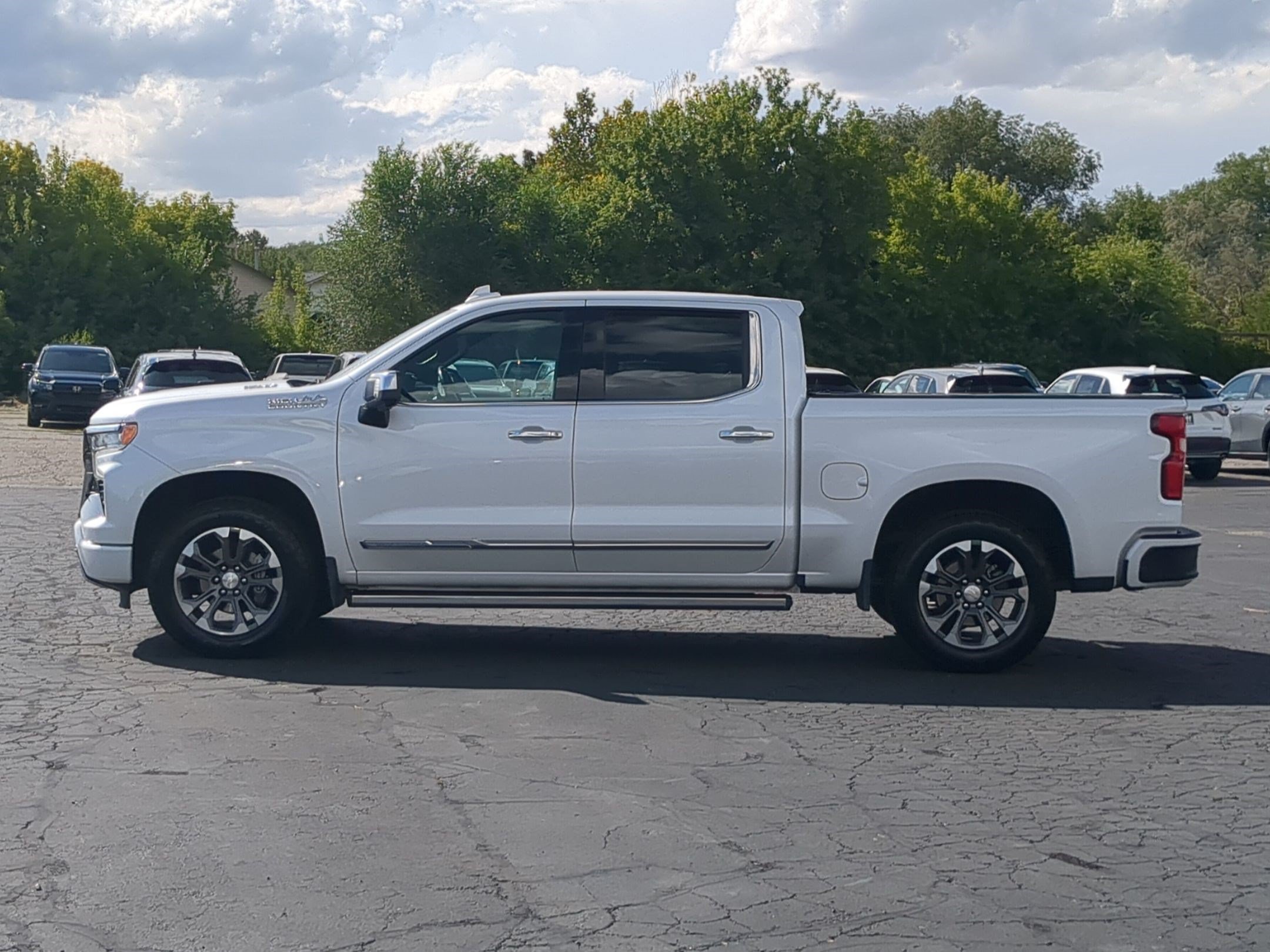 Used 2023 Chevrolet Silverado 1500 High Country w/ Technology Package AWD/4WD image 7