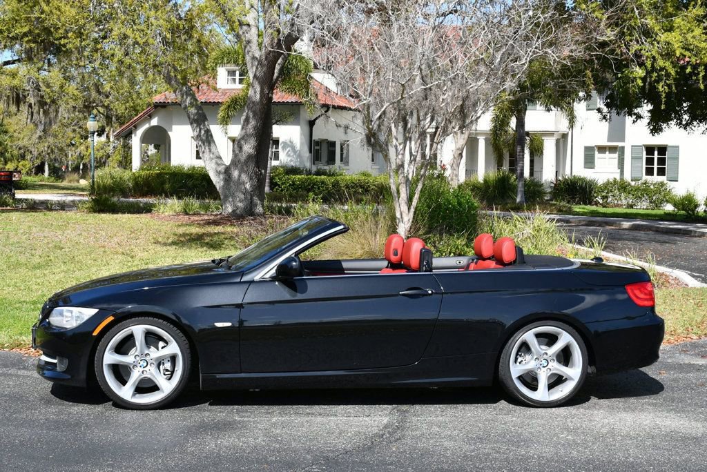 Used 2011 BMW 335i Convertible image 32