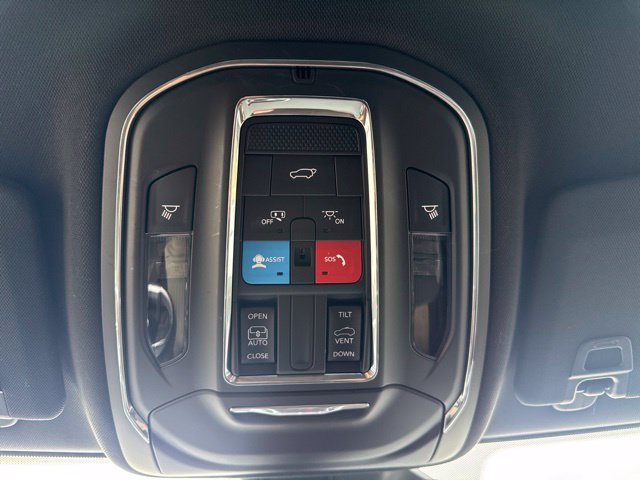 Used 2023 Jeep Grand Cherokee Altitude AWD/4WD image 29