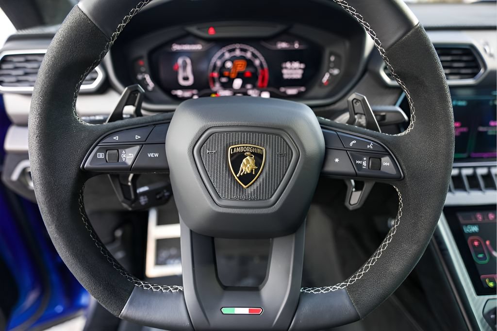 Used 2024 Lamborghini Urus Performante AWD/4WD image 17