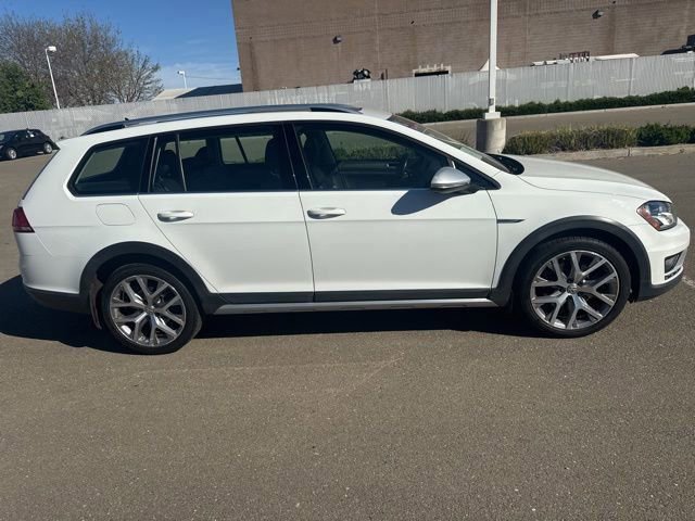 Used 2017 Volkswagen Golf Alltrack SEL image 6