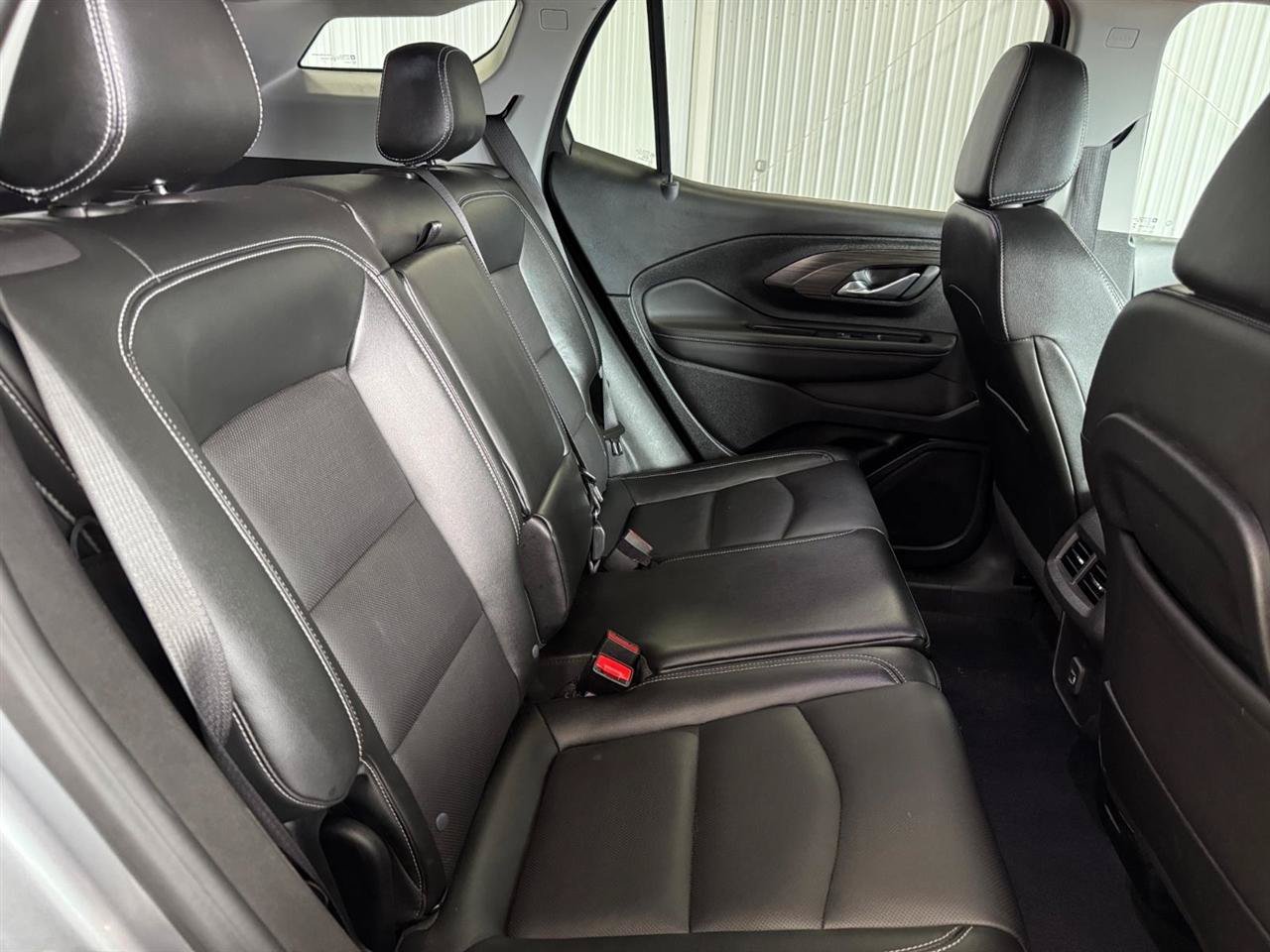 Used 2024 GMC Terrain SLT AWD/4WD image 26