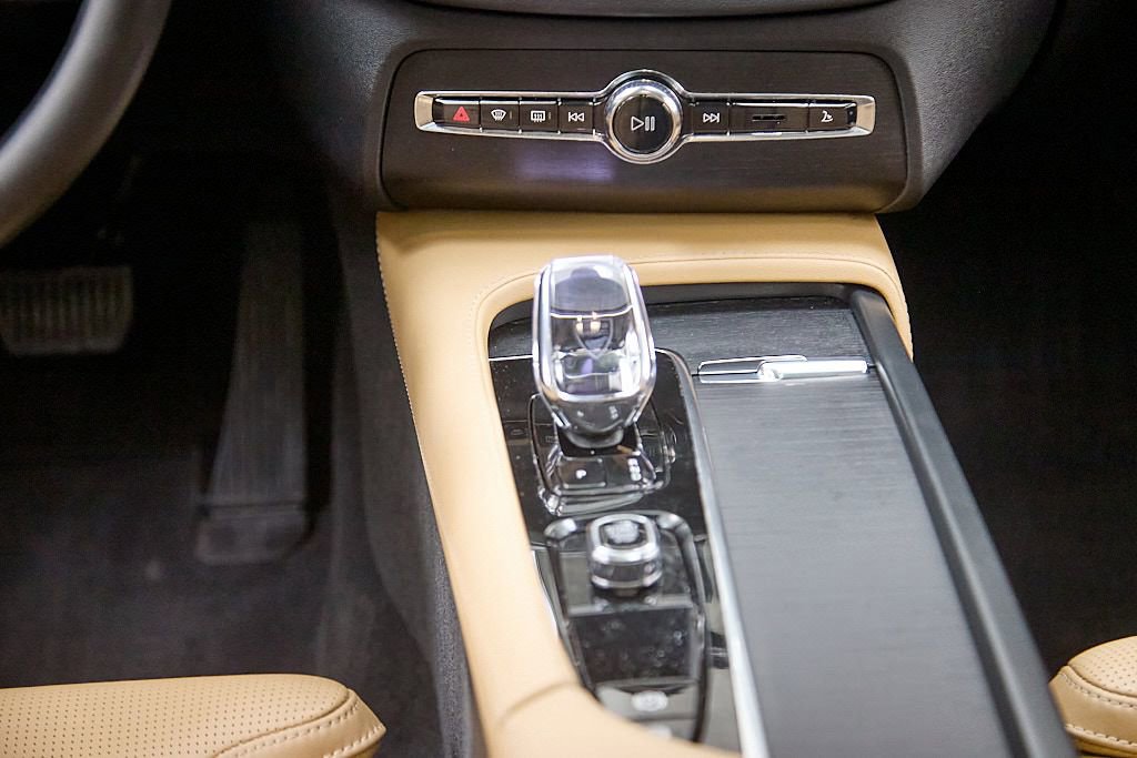 Certified 2023 Volvo XC90 T8 Ultimate w/ Protection Package Premier image 30