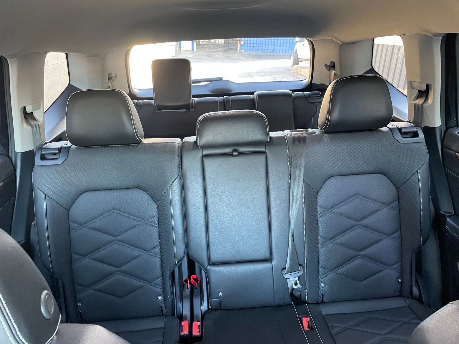 Used 2025 Volkswagen Atlas SE image 38