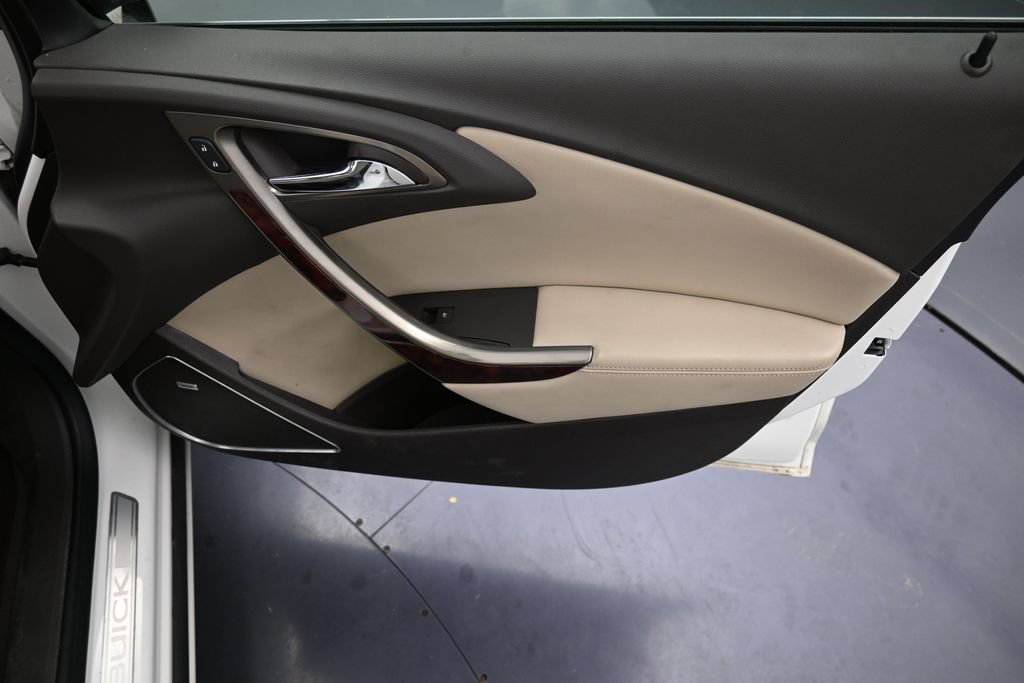 Used 2013 Buick Verano Leather FWD image 30
