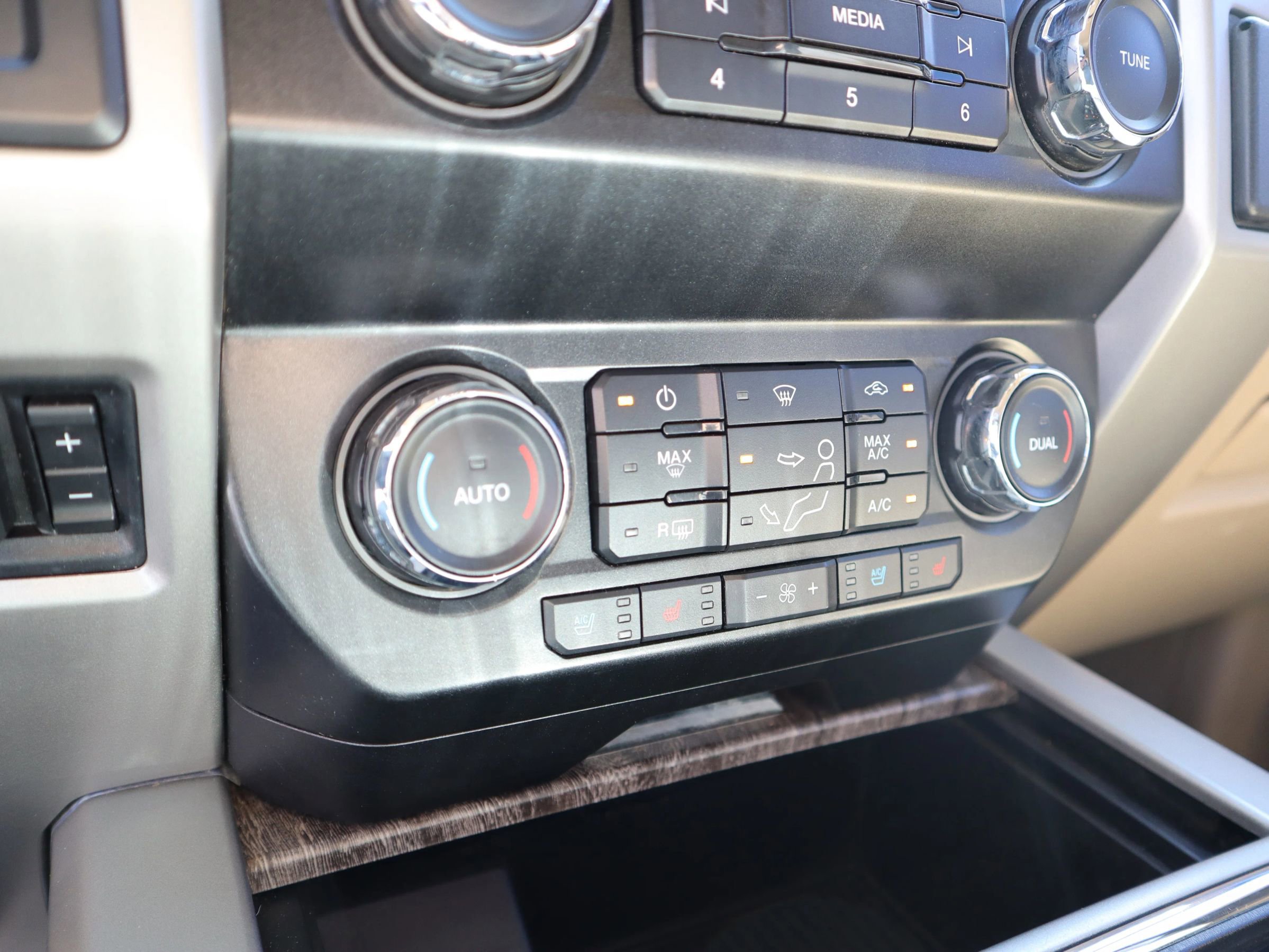 Used 2019 Ford F350 Lariat w/ Lariat Ultimate Package image 19