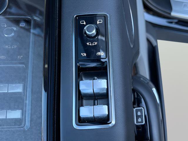 Used 2022 Land Rover Range Rover P525 Westminster Edition image 17