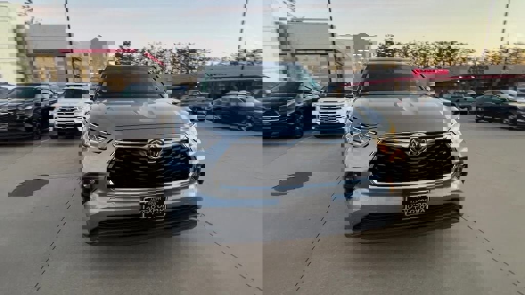 Used 2020 Toyota Highlander Limited image 9