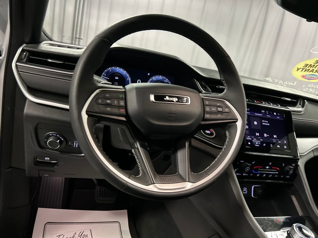 Used 2024 Jeep Grand Cherokee L Laredo image 15