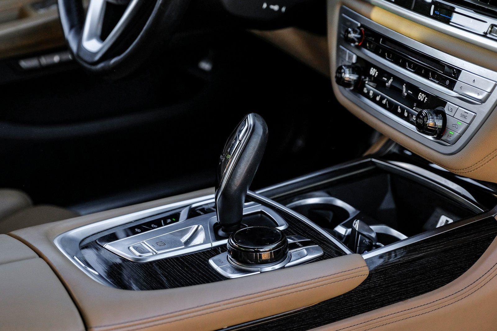 Used 2016 BMW 750i xDrive image 26