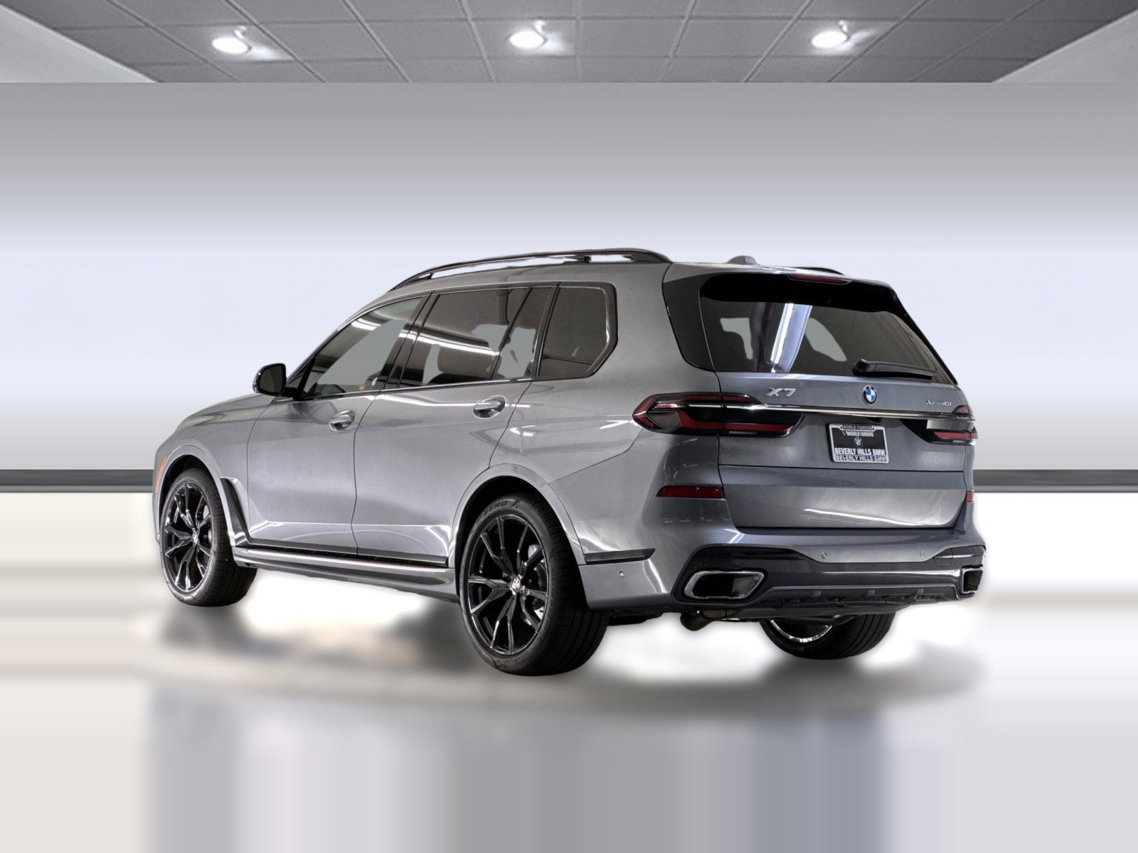 Used 2023 BMW X7 xDrive40i w/ M Sport Package image 3