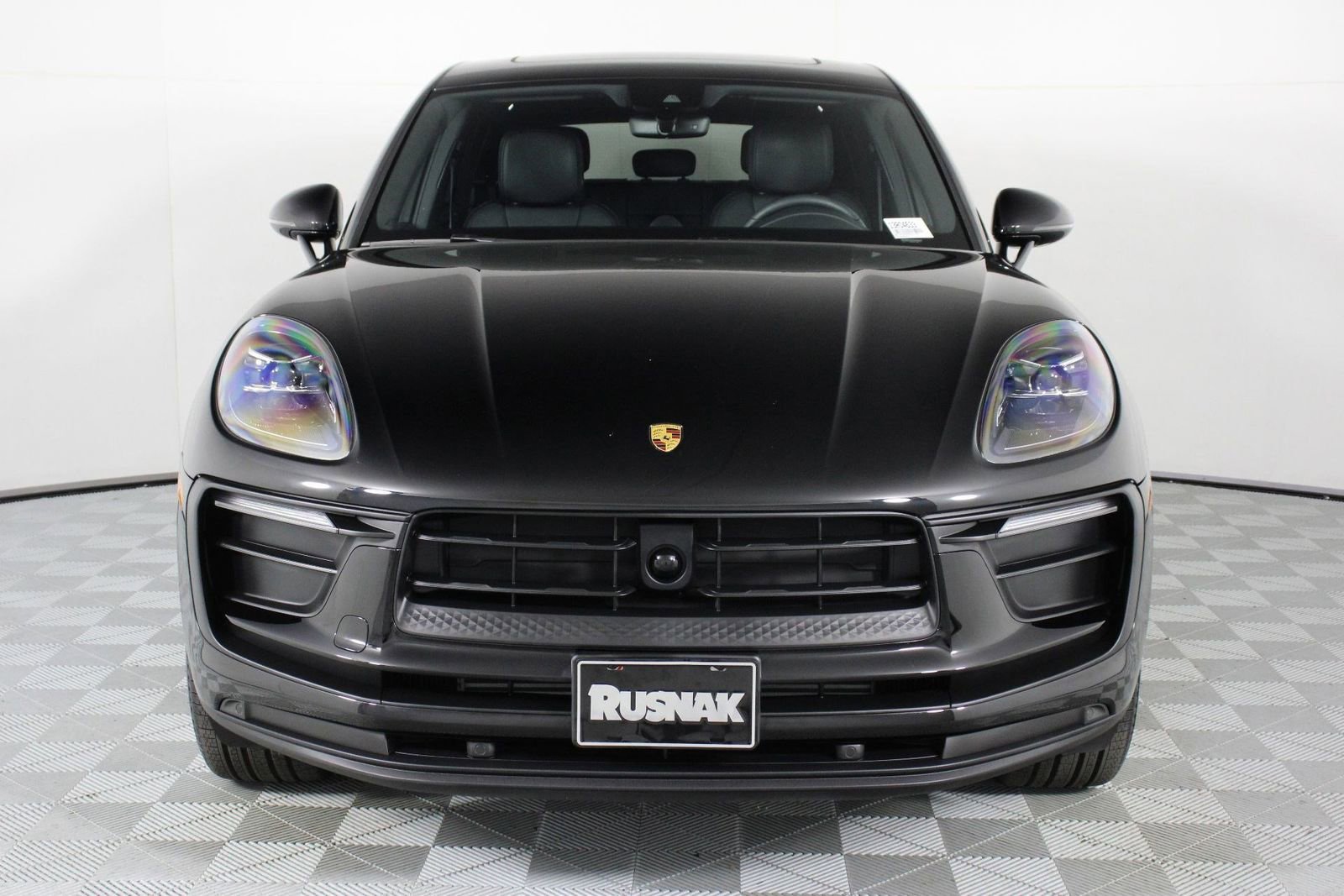 Certified 2025 Porsche Macan image 10