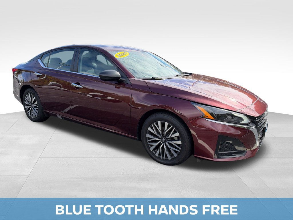 Used 2025 Nissan Altima 2.5 SV FWD image 10