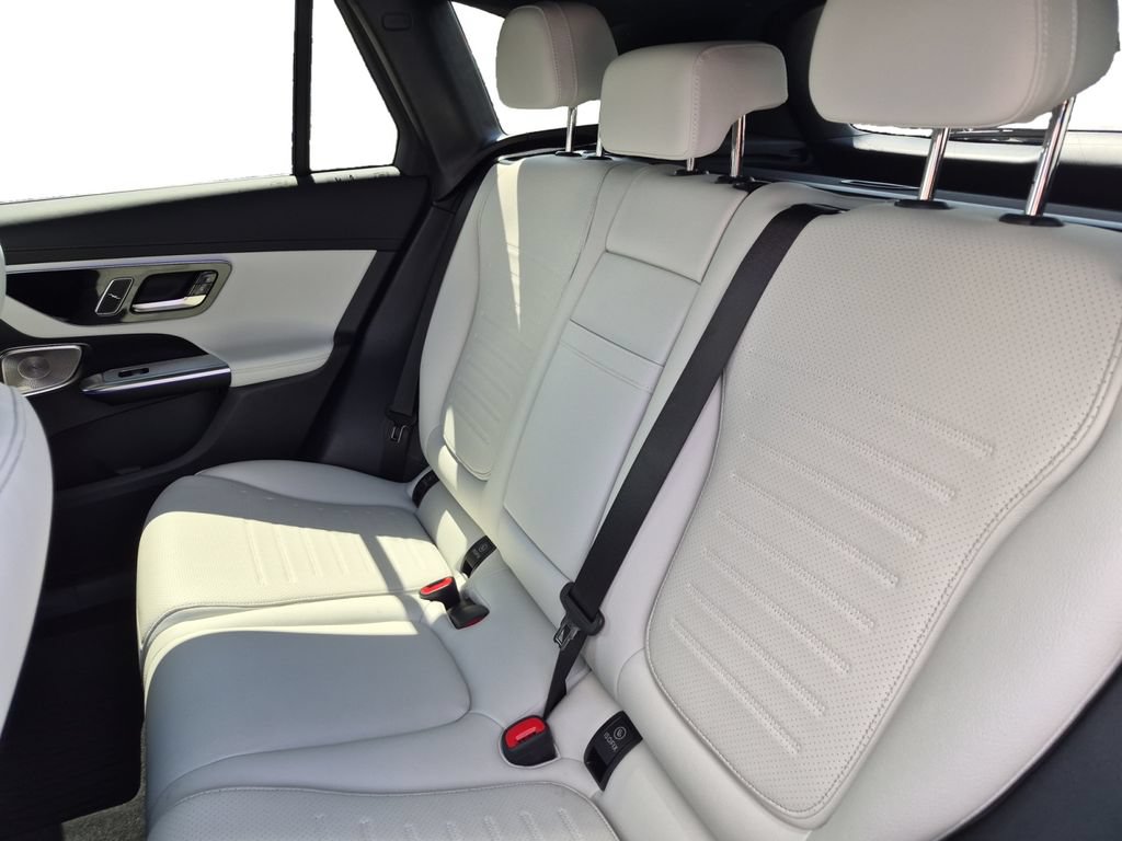 Used 2026 Mercedes-Benz GLC 300 4MATIC image 38