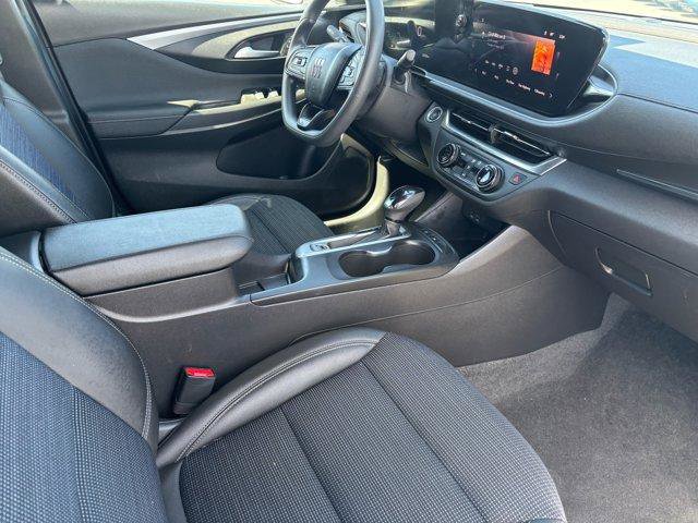 Used 2025 Buick Envista Preferred FWD image 11