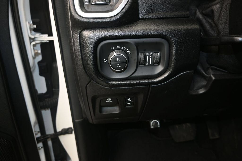 Used 2019 RAM 1500 Big Horn AWD/4WD image 12