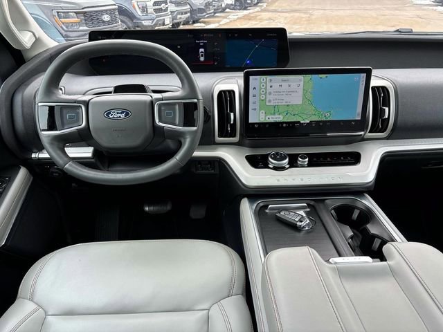 Used 2025 Ford Expedition Active image 12