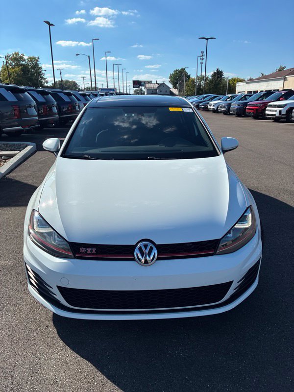 Used 2017 Volkswagen GTI SE FWD image 8
