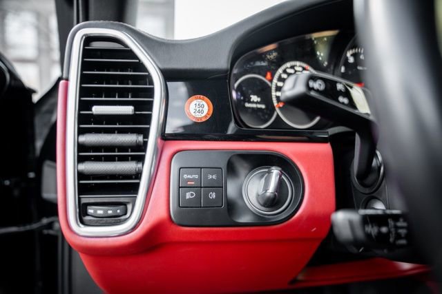 Used 2023 Porsche Cayenne Platinum Edition image 29