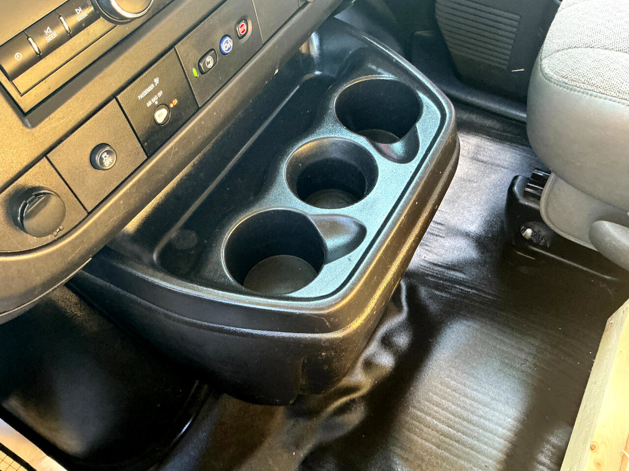 Used 2019 Chevrolet Express 3500 w/ Driver Convenience Package image 13