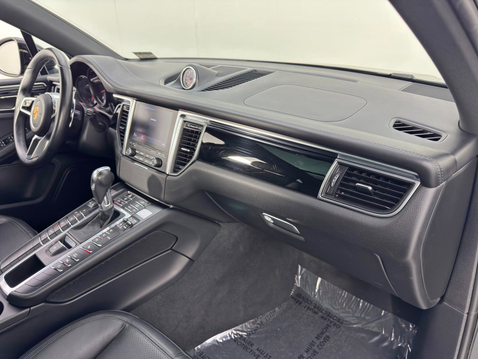 Used 2018 Porsche Macan image 14