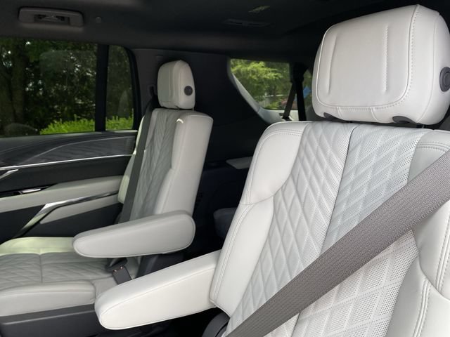 Certified 2026 Cadillac Escalade IQL Sport 1 w/ LPO, Floor Liner Package AWD/4WD image 16