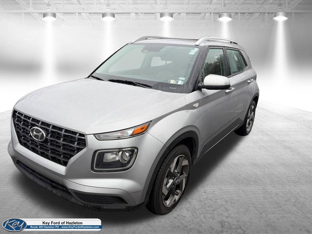 Used 2025 Hyundai Venue SEL FWD image 3