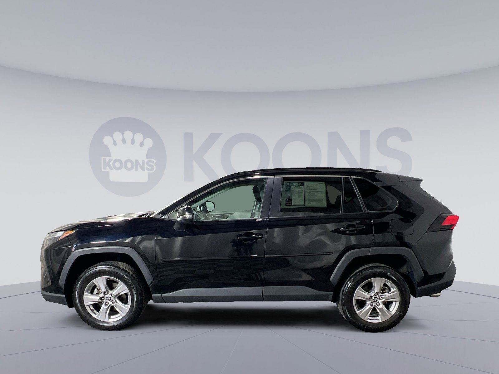 Used 2023 Toyota RAV4 XLE w/ Convenience Package image 2