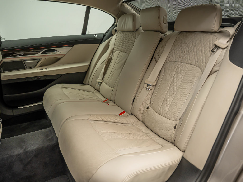 Used 2022 BMW 750i xDrive AWD/4WD image 36