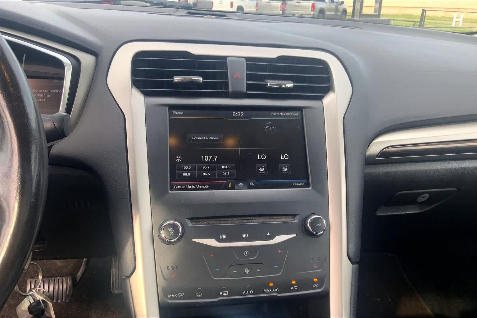 Used 2015 Ford Fusion SE w/ Equipment Group 202A FWD image 31