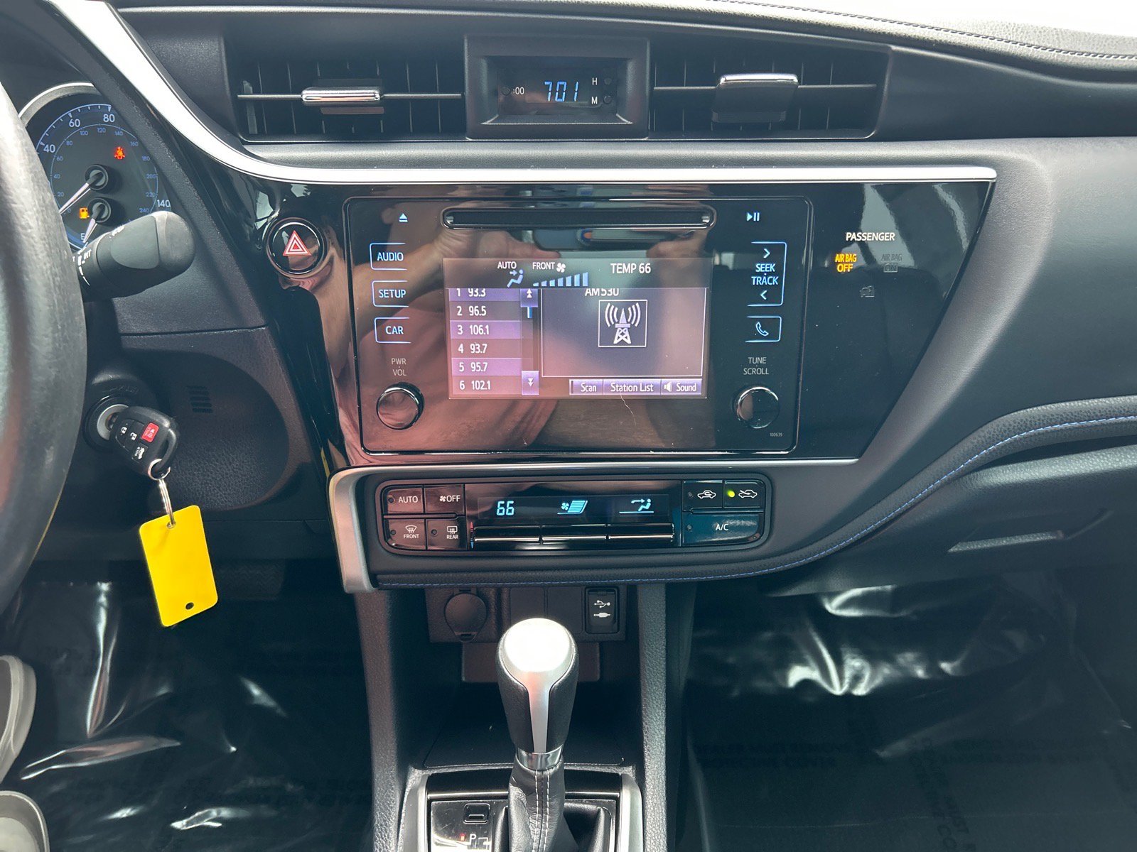 Used 2017 Toyota Corolla SE w/ Carpet Mat Package (TMS) FWD image 24