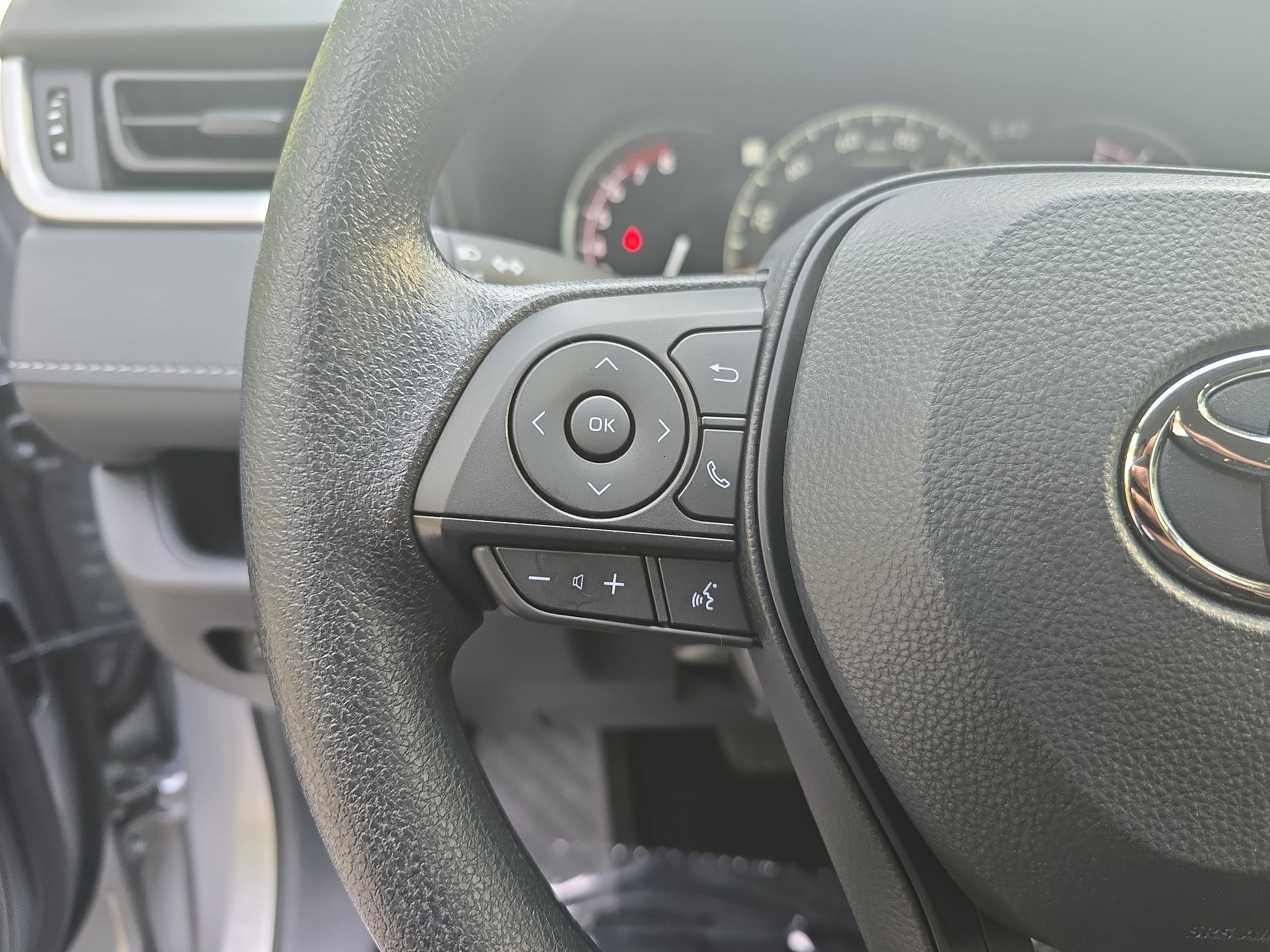Used 2025 Toyota RAV4 LE image 16