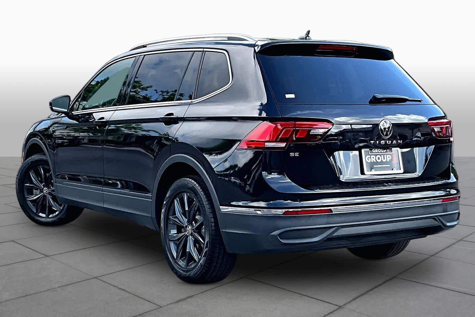 Used 2024 Volkswagen Tiguan SE FWD image 12