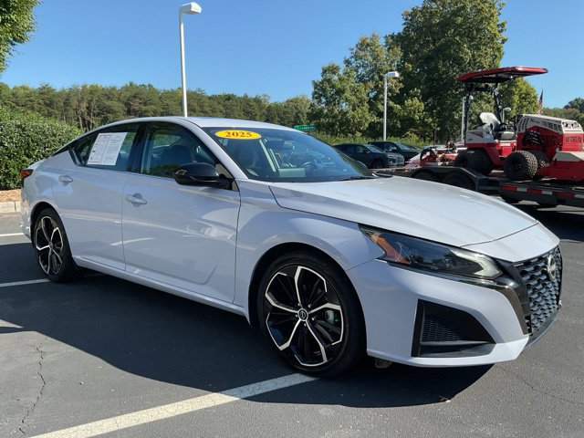 Used 2025 Nissan Altima 2.5 SR w/ SR Premium Package FWD image 5