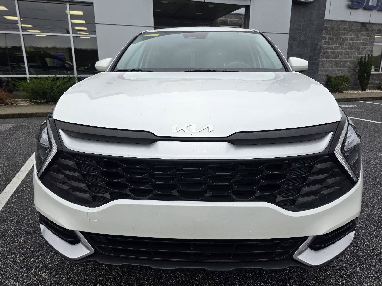 Used 2023 Kia Sportage LX image 2