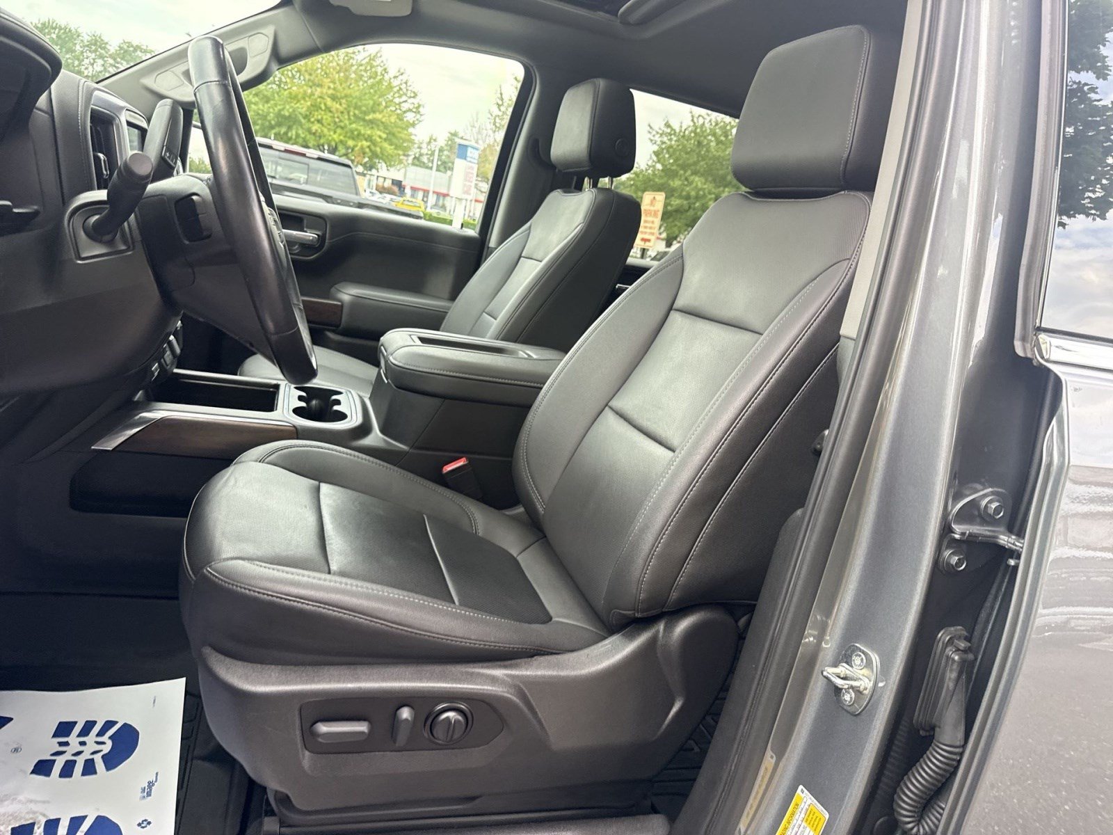 Used 2022 GMC Sierra 1500 SLT w/ SLT Premium Package AWD/4WD image 13