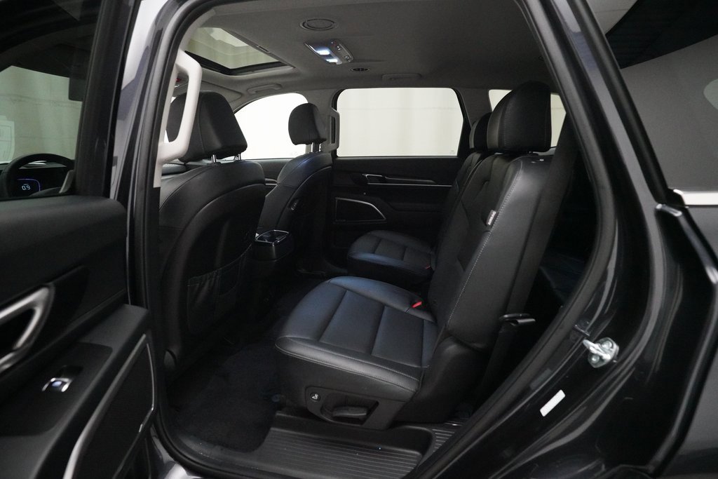 Used 2025 Kia Telluride S image 16