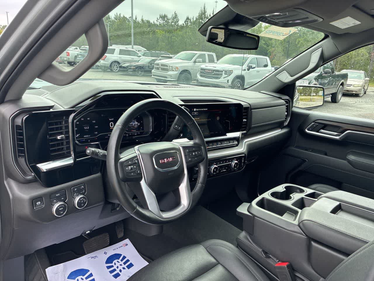 Used 2025 GMC Sierra 1500 SLT AWD/4WD image 10
