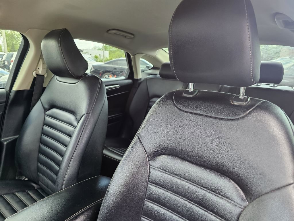 Used 2020 Ford Fusion SEL FWD image 17