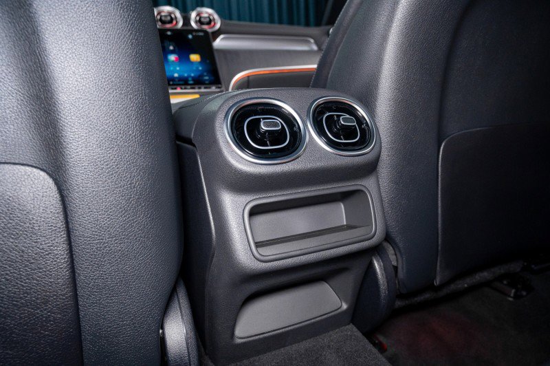 New 2026 Mercedes-Benz GLC 63 AMG S image 21