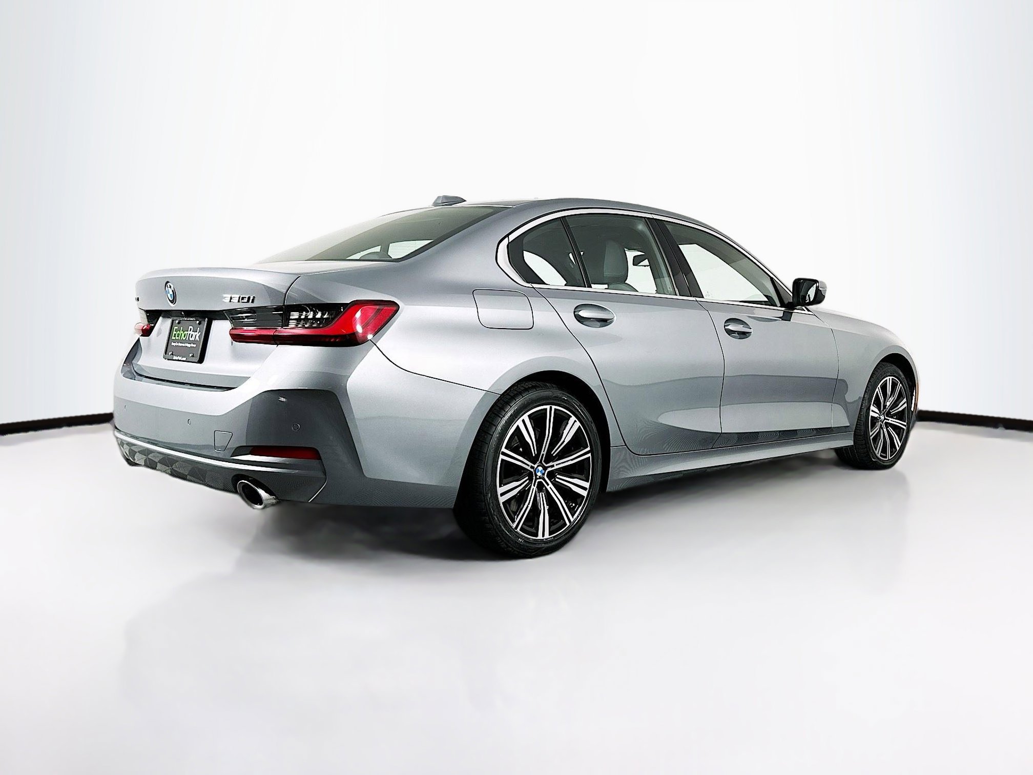 Used 2025 BMW 330i xDrive Sedan w/ Convenience Package image 9