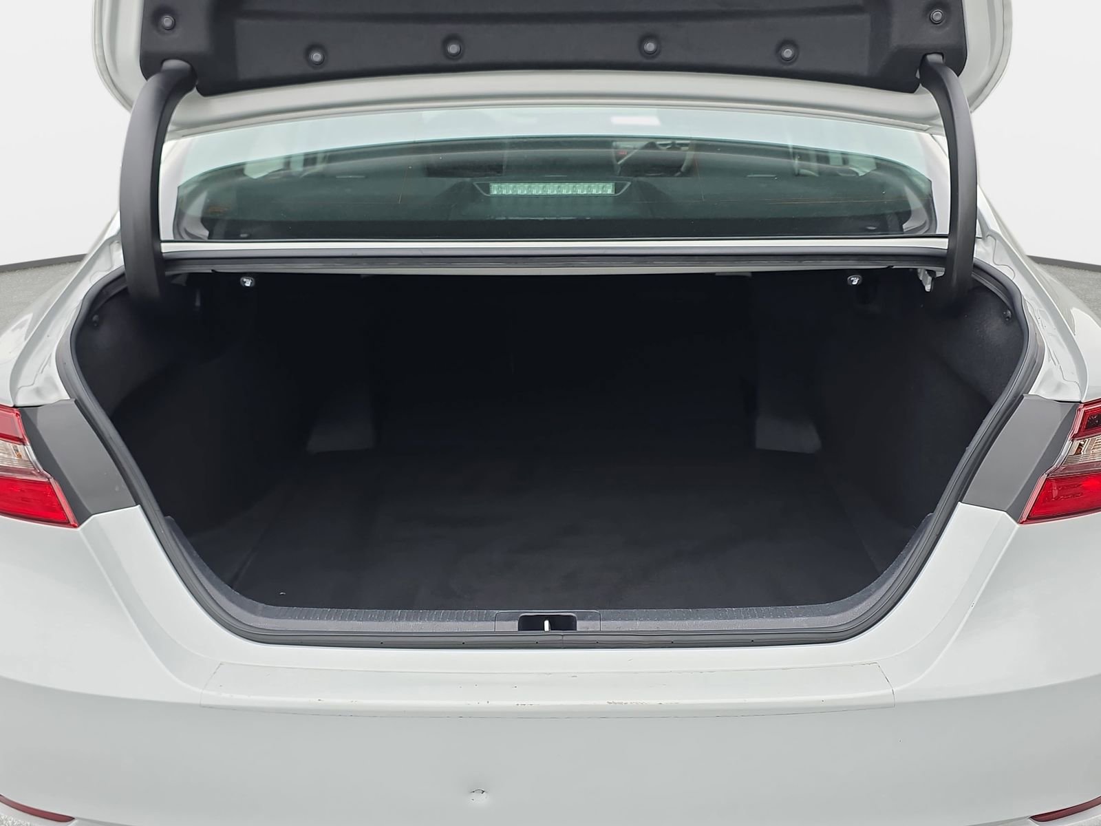 Used 2023 Toyota Camry SE FWD image 12