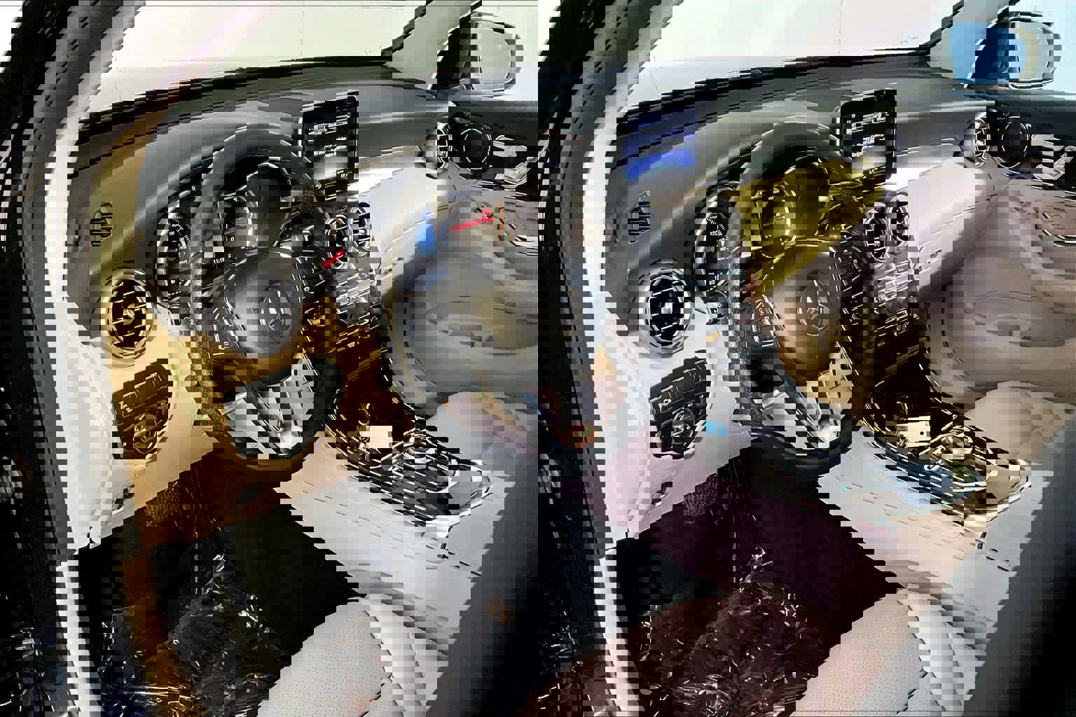 Used 2018 Mercedes-Benz GLC 300 4MATIC image 18