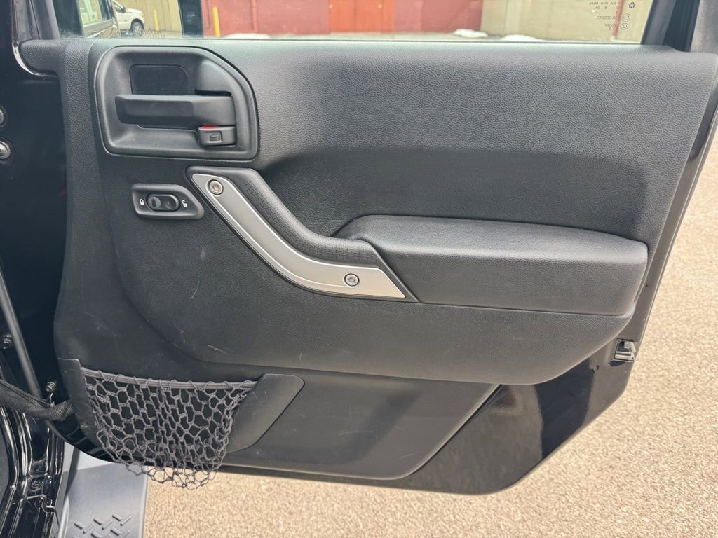 Used 2018 Jeep Wrangler Unlimited Sahara image 13