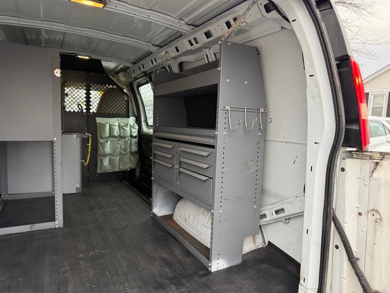 Used 2011 Chevrolet Express 2500 image 21